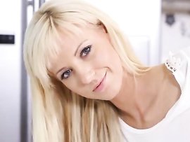 Babe Does Some Fine Booty Teasing And Masturbates